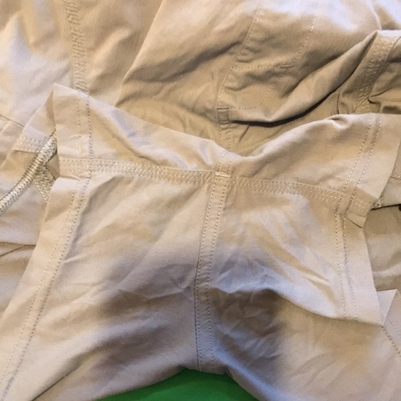 The North Face shorts size xl . - Picture 3 of 3